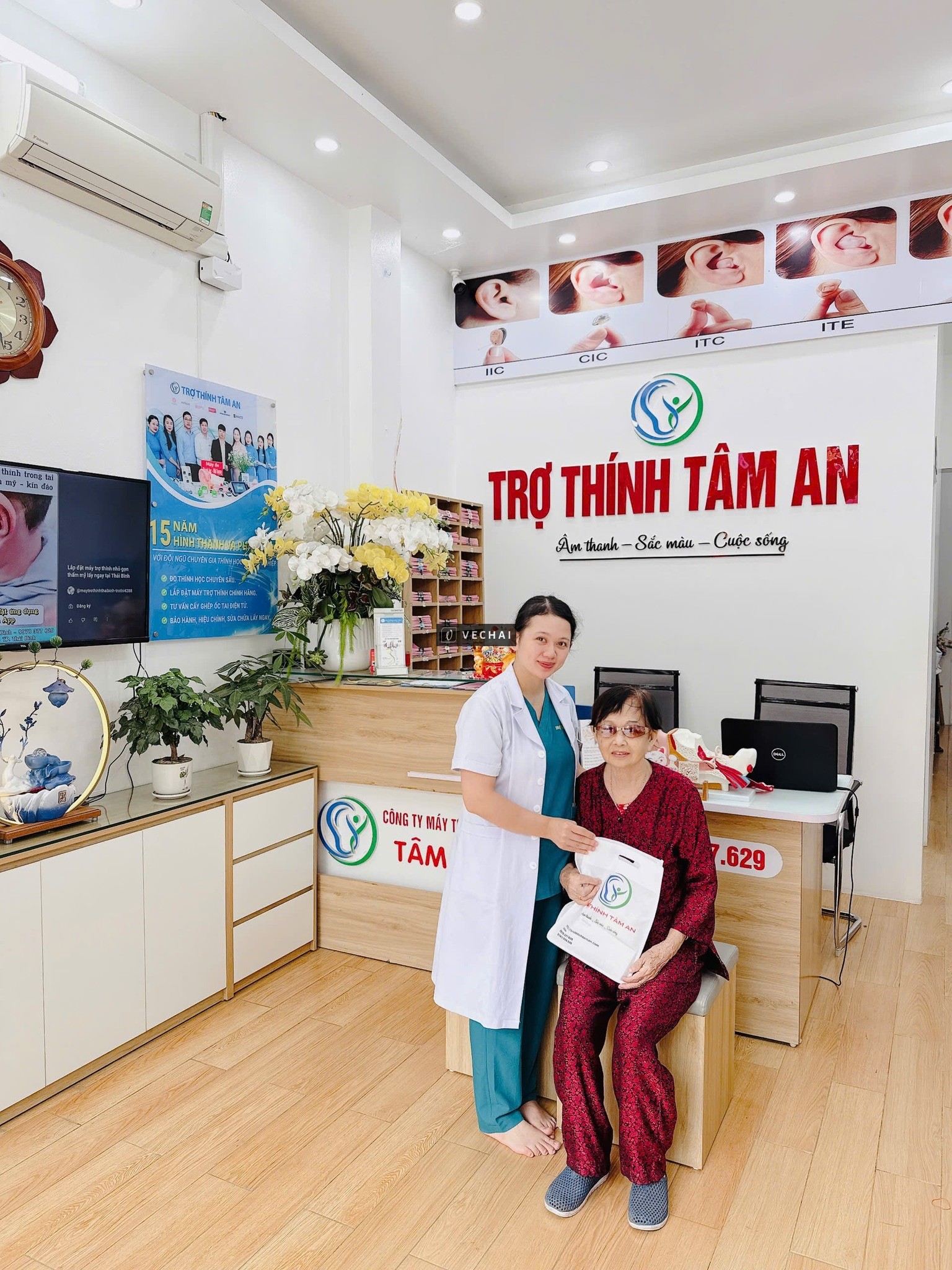 Máy trợ thính pin sạc – Giải pháp mới cho người cao tuổi
