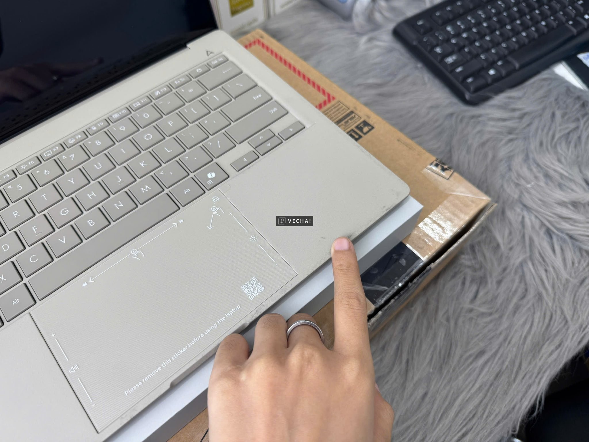 – ASUS Zenbook A14 2025 | Snapdragon X Plus – 16GB/ 512GB/ FHD -400 nits OLED/ CAM IR LED/ PIN 68K