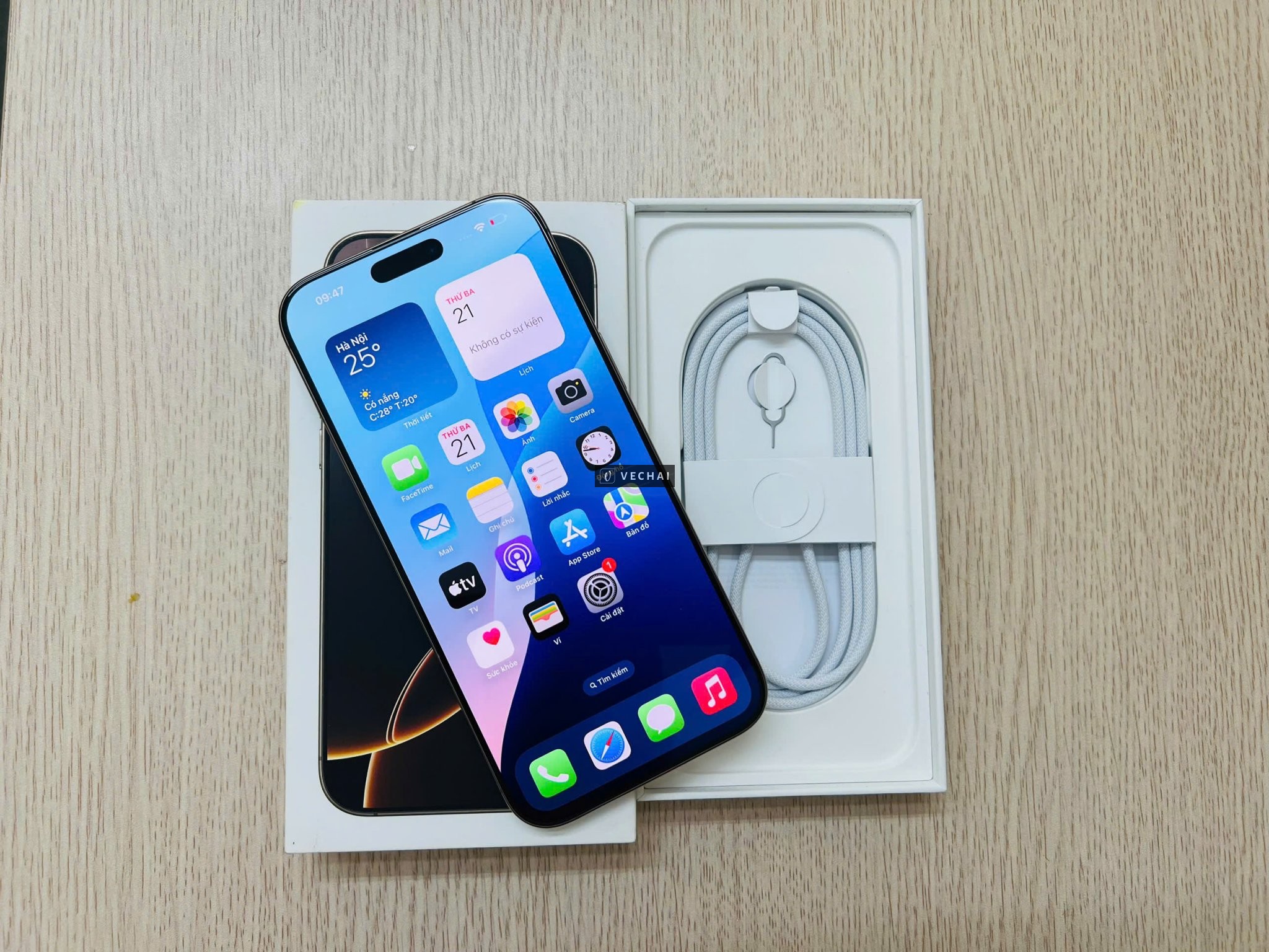 IPHONE 16 PRO MAX 256GB GOLD CHÍNH HÃNG Việt Nam!  – Hình thức có xước qua thời gian  – Pin còn 91%