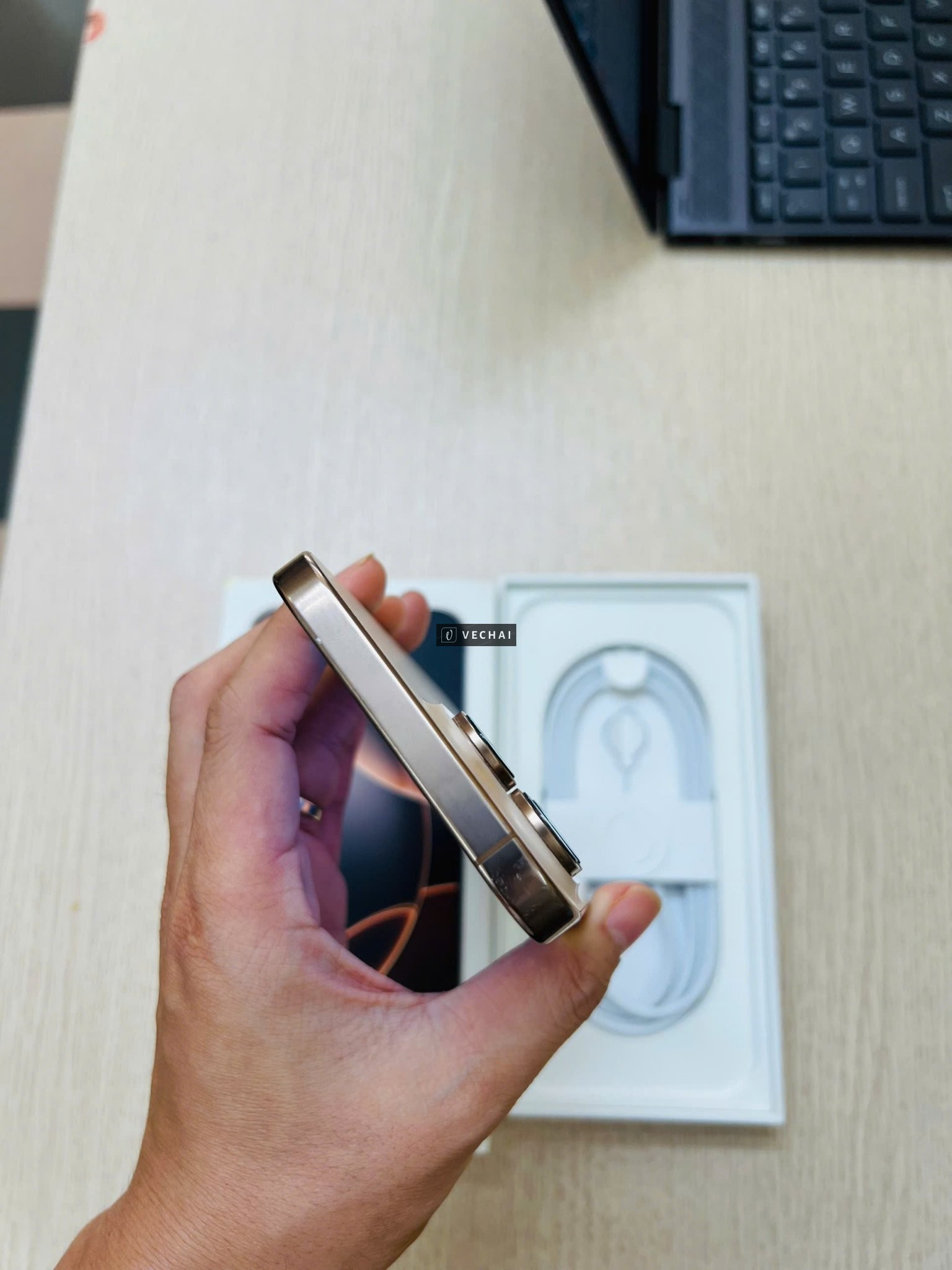 IPHONE 16 PRO MAX 256GB GOLD CHÍNH HÃNG Việt Nam!  – Hình thức có xước qua thời gian  – Pin còn 91%