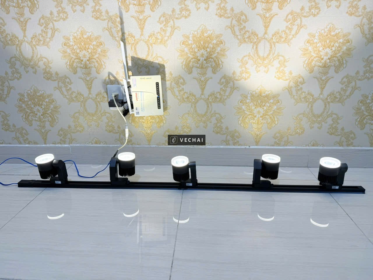 Đèn rọi ray Verona Lighting đen 12W/bóng (5 bóng)