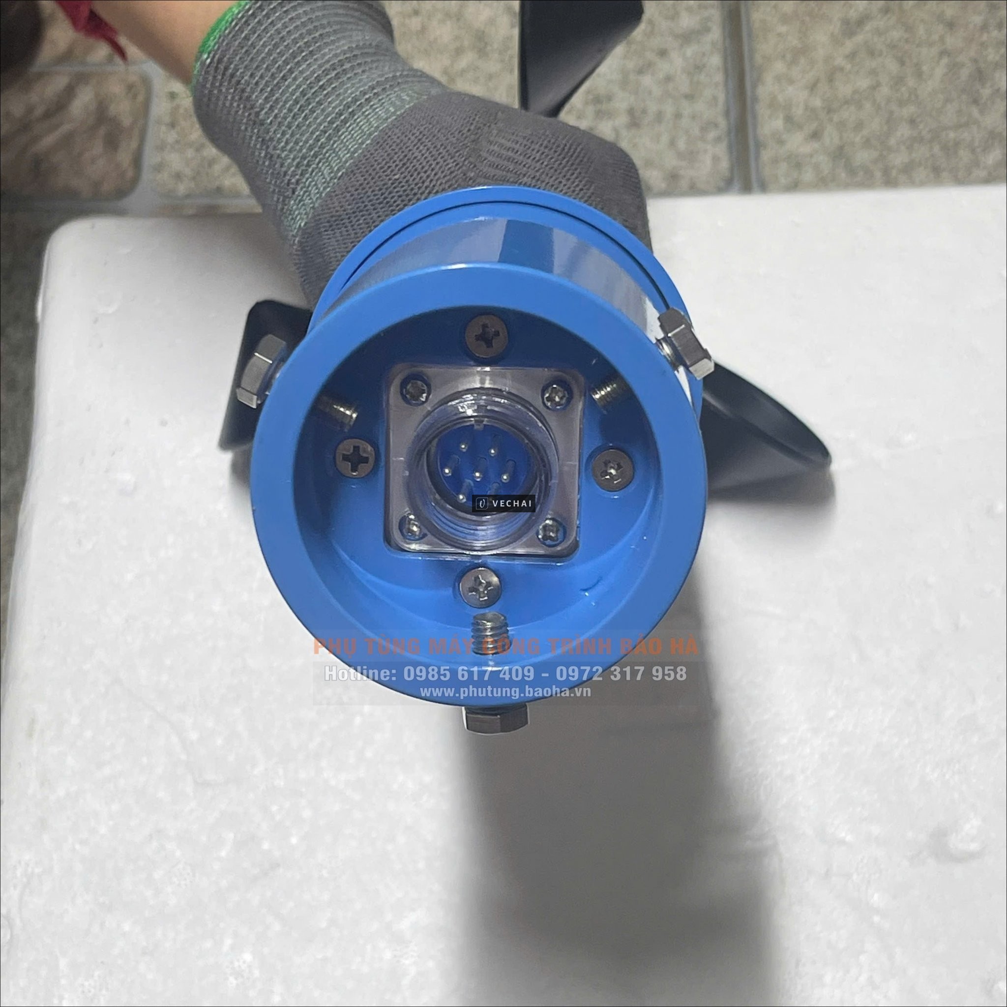 Cảm biến gió FYF 09R106 – Giải pháp giám sát tốc độ gió an toàn cho máy công trình