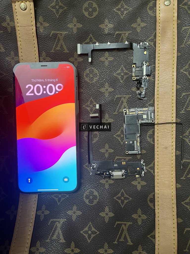 Bán 1 mainiphone12promax128g hello 1 cụm sạc 11pm hưmic 1 cụmsạc12 promax hư sạc 1 màn 12 promax liê