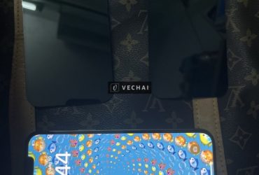 Bán màn 13 promax fix 1 lần đang trắng , 1 màn 13 promax chưa fixhạđộsáng thấy xanhtrong 12 promax liệt