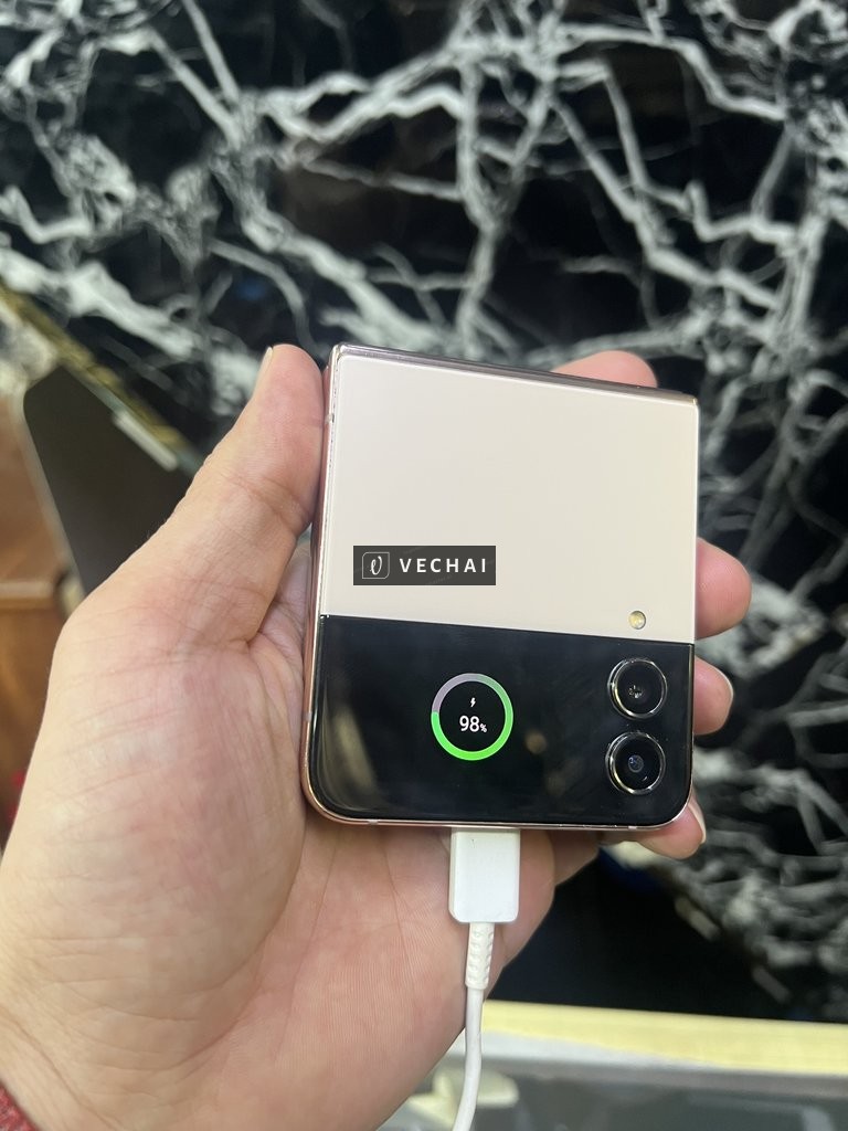 Bán bán cây z flip 4  hư màn trong nguyên zin máy đẹp