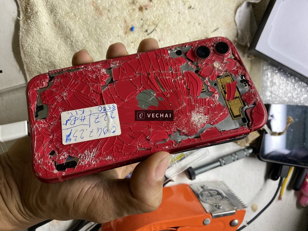 Bán Xác ip 11 mk màn hình,lk còn nguyên dzin