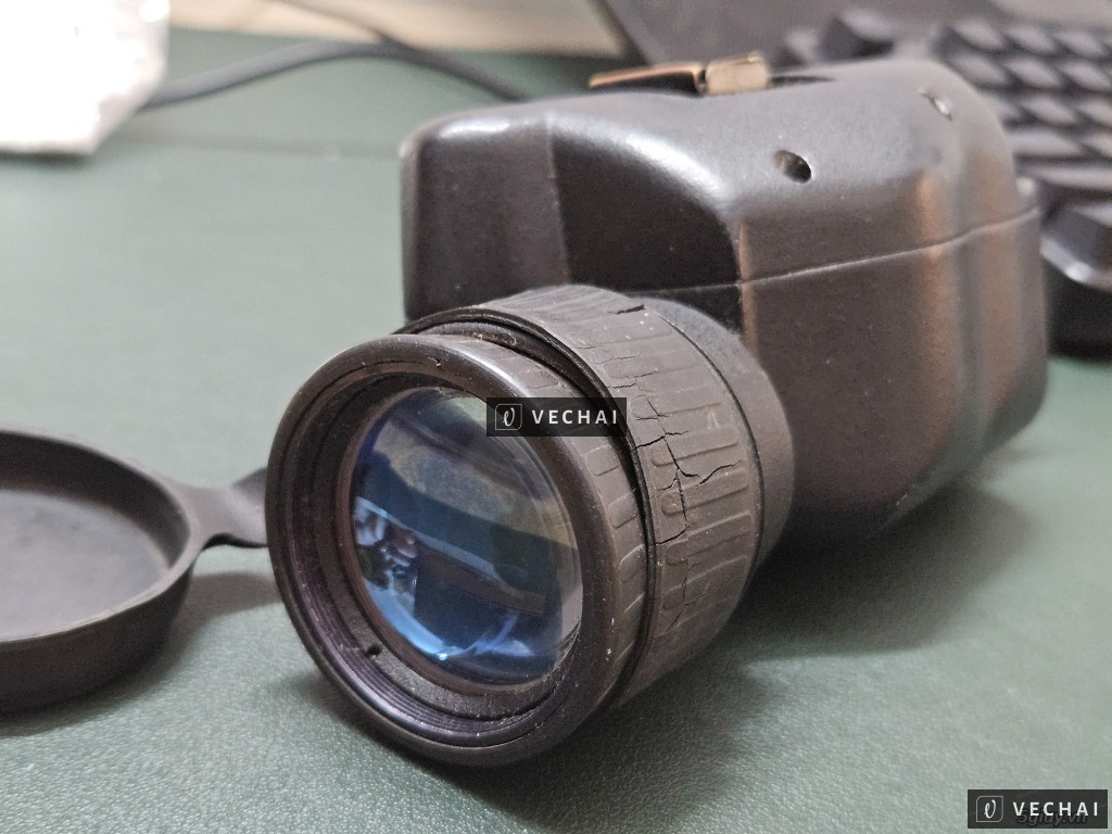 Ống nhòm nhìn đêm quân đội