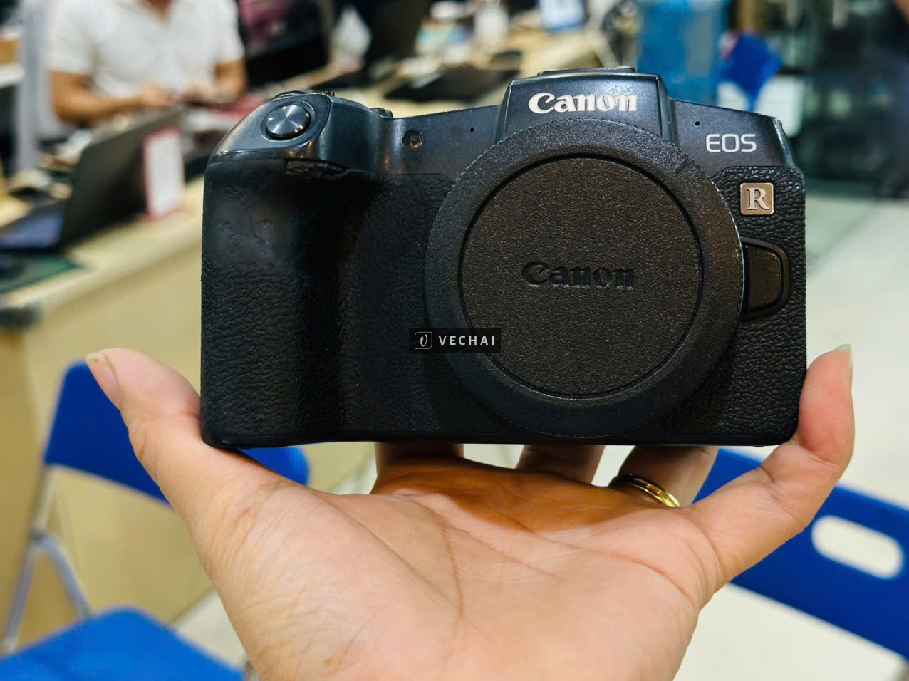 E bán CANON EOS RP CẢM BIẾN FULLFRAM KÈM 3 PIN THA HỒ CHỤP TIỆN LỢI – Cảm biến fullframe cho ảnh chấ