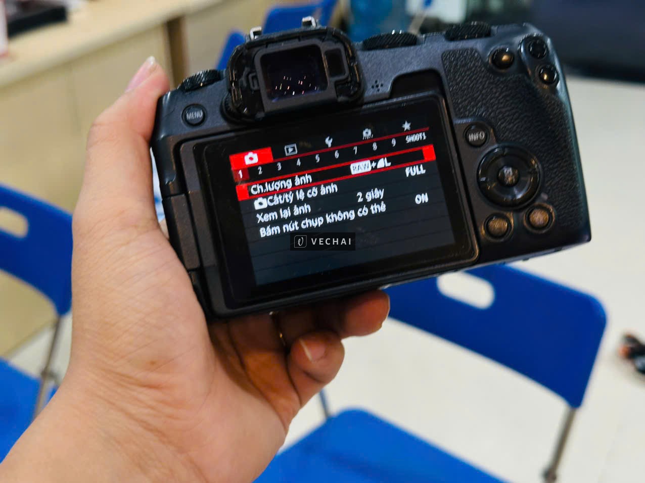 E bán CANON EOS RP CẢM BIẾN FULLFRAM KÈM 3 PIN THA HỒ CHỤP TIỆN LỢI – Cảm biến fullframe cho ảnh chấ