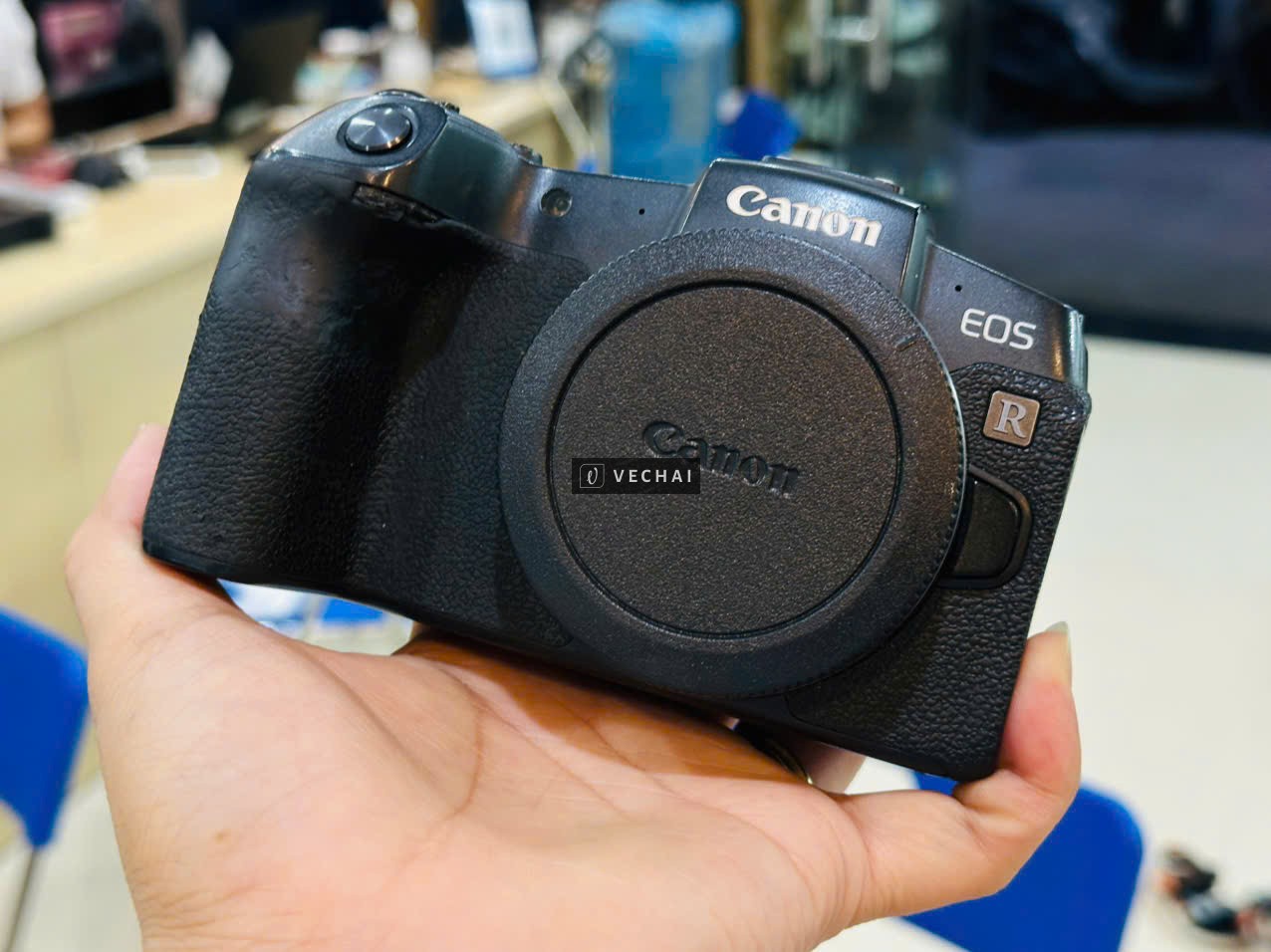 CANON EOS RP CẢM BIẾN FULLFRAM KÈM 3 PIN THA HỒ CHỤP TIỆN LỢI – Cảm biến fullframe cho ảnh chất lượn