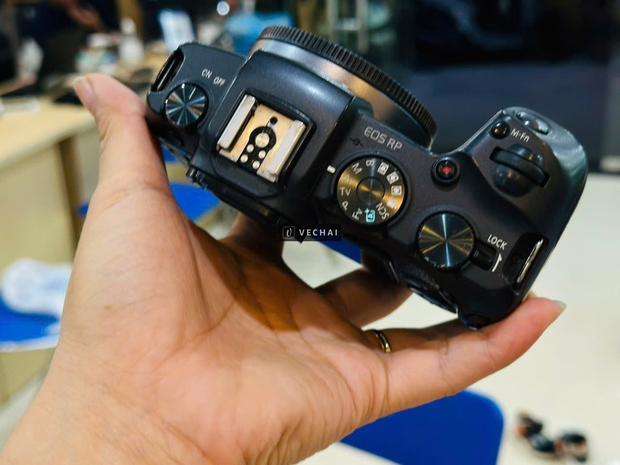 CANON EOS RP CẢM BIẾN FULLFRAM KÈM 3 PIN THA HỒ CHỤP TIỆN LỢI – Cảm biến fullframe cho ảnh chất lượn