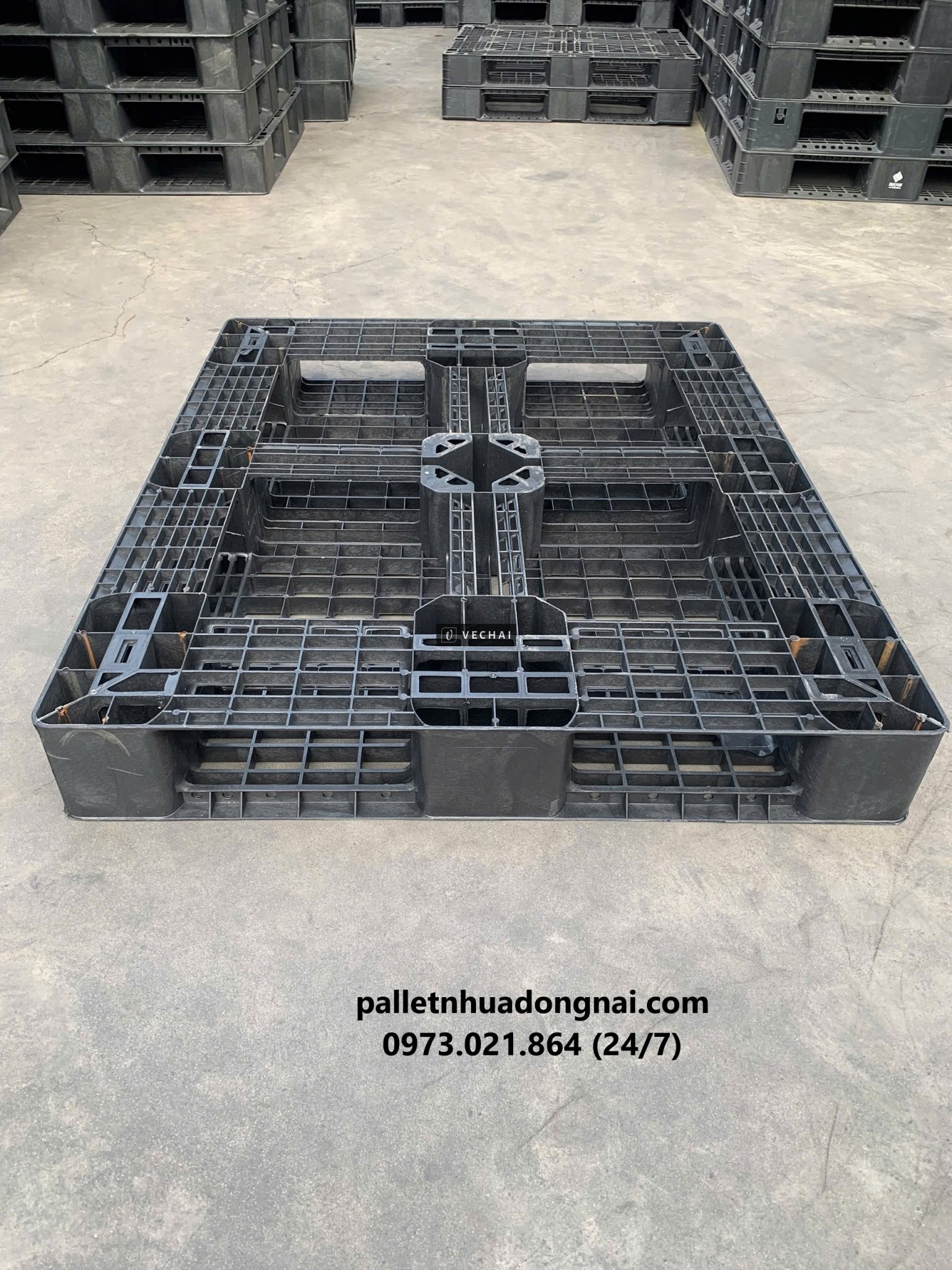 Thanh Lý Gấp – Pallet Nhựa Màu Đen Giá Siêu Rẻ