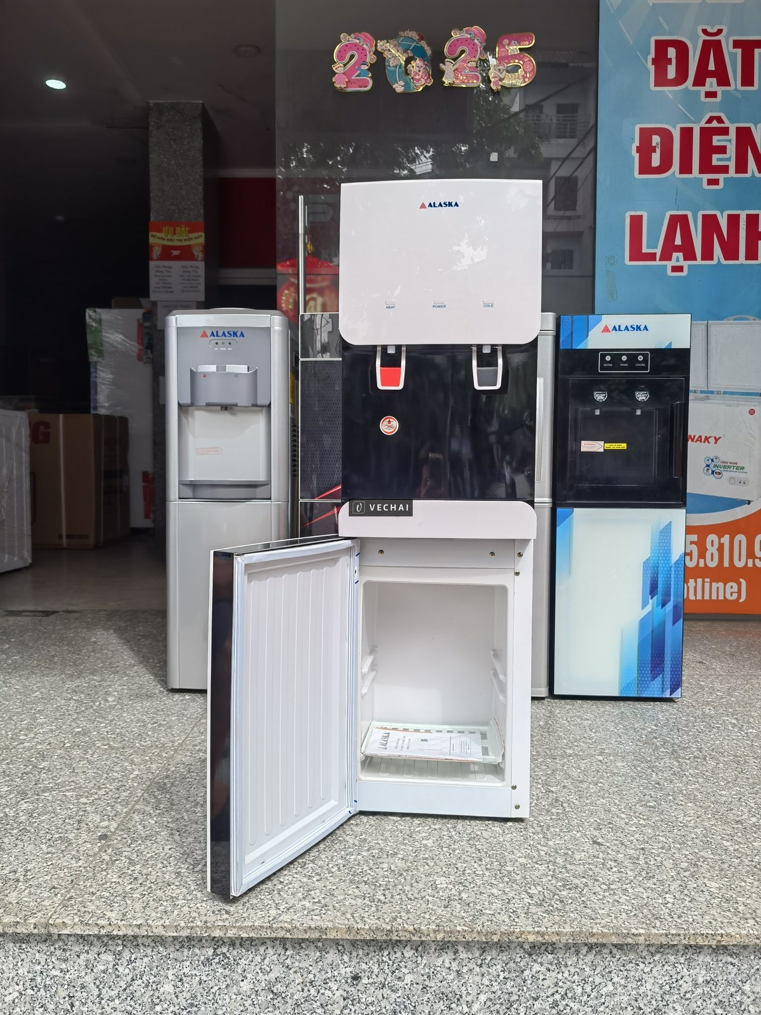 Cây máy nước nóng lạnh Alaska Model R-84 tích hợp tủ lạnh mini hàng tồn kho giá chỉ 1/2 chỉ bao hcm