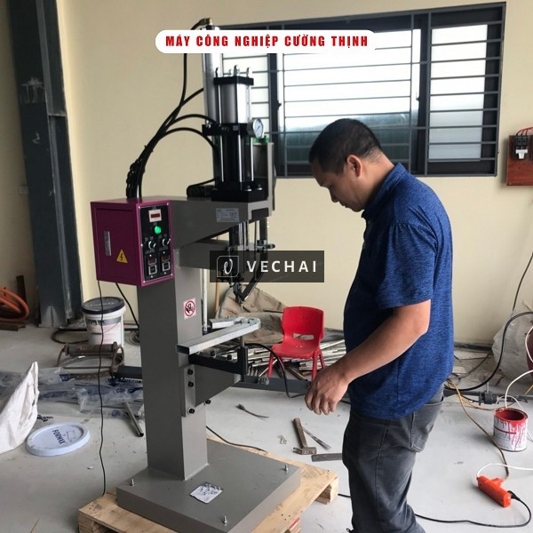 Máy tán đinh tự động – Tăng năng suất, giảm lỗi, chuẩn hóa quy trình sản xuất