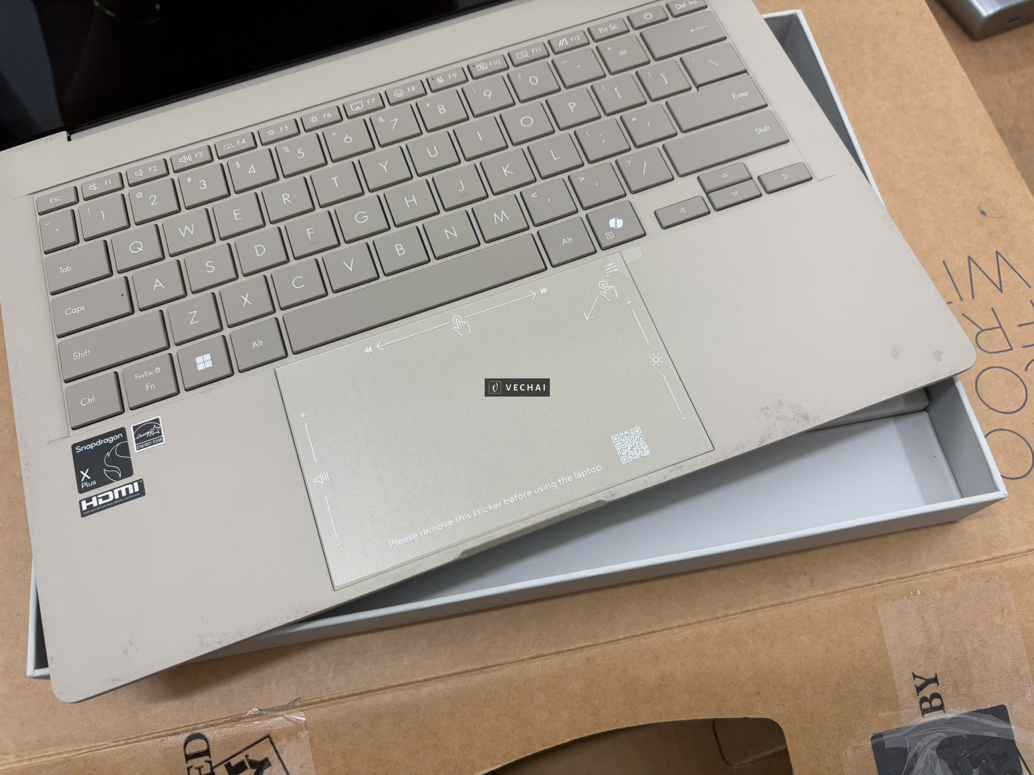 – ASUS Zenbook A14 2025   | Snapdragon X Plus – 16GB/ 512GB/ FHD -400 nits OLED/ CAM IR LED/ PIN 68K