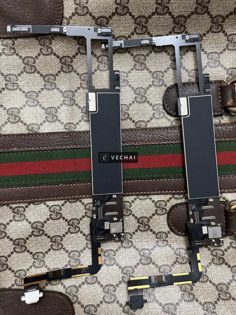 Bán 2 main ipad gen 7 hay gen 8 gì đó không rõ tình trạng nguyên zin như hình