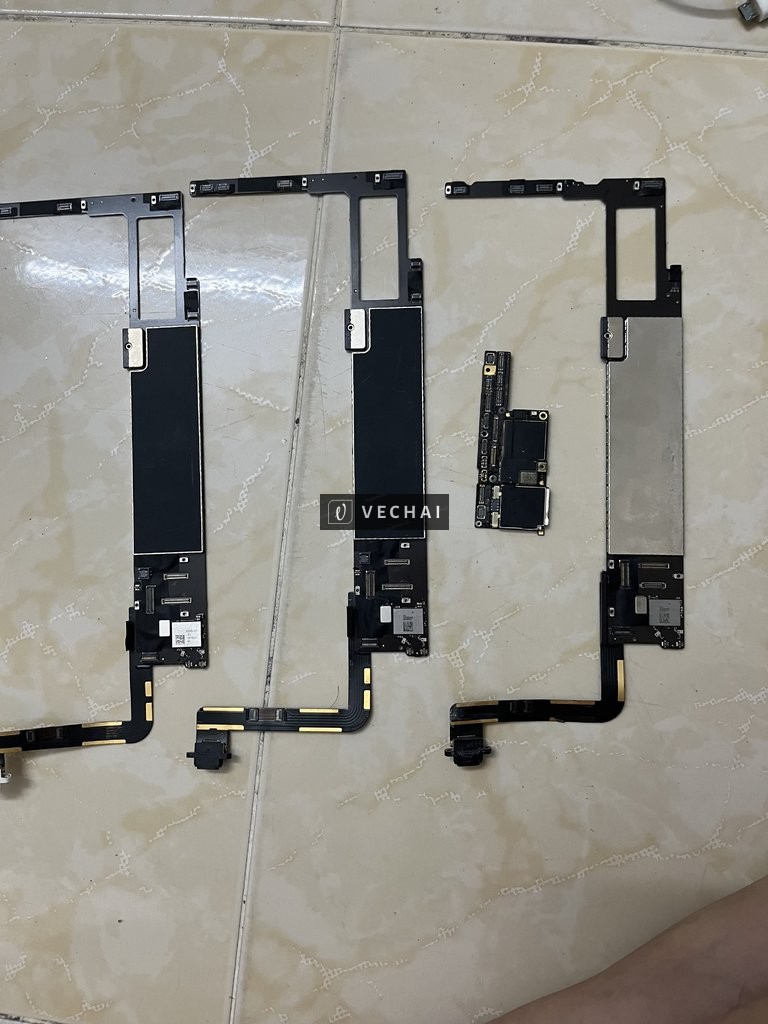 Bán 3 main ipad gen 6 7 hay 8 1 main iphone X chạm