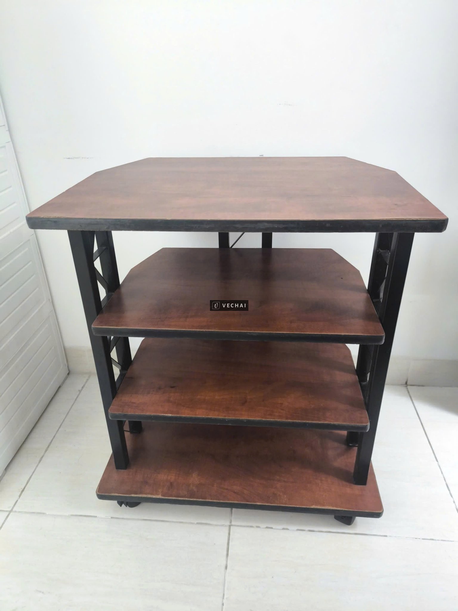 Thanh lý Kệ Khung Sắt 4 Tầng Ván MDF Tại Tân Bình