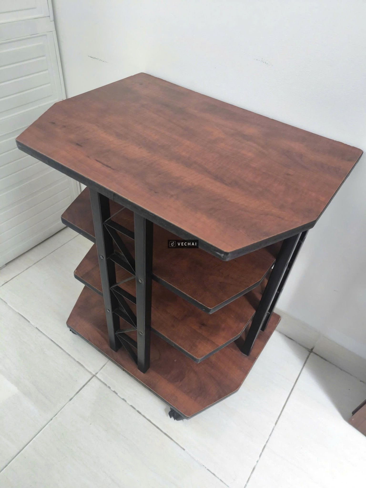 Thanh lý Kệ Khung Sắt 4 Tầng Ván MDF Tại Tân Bình