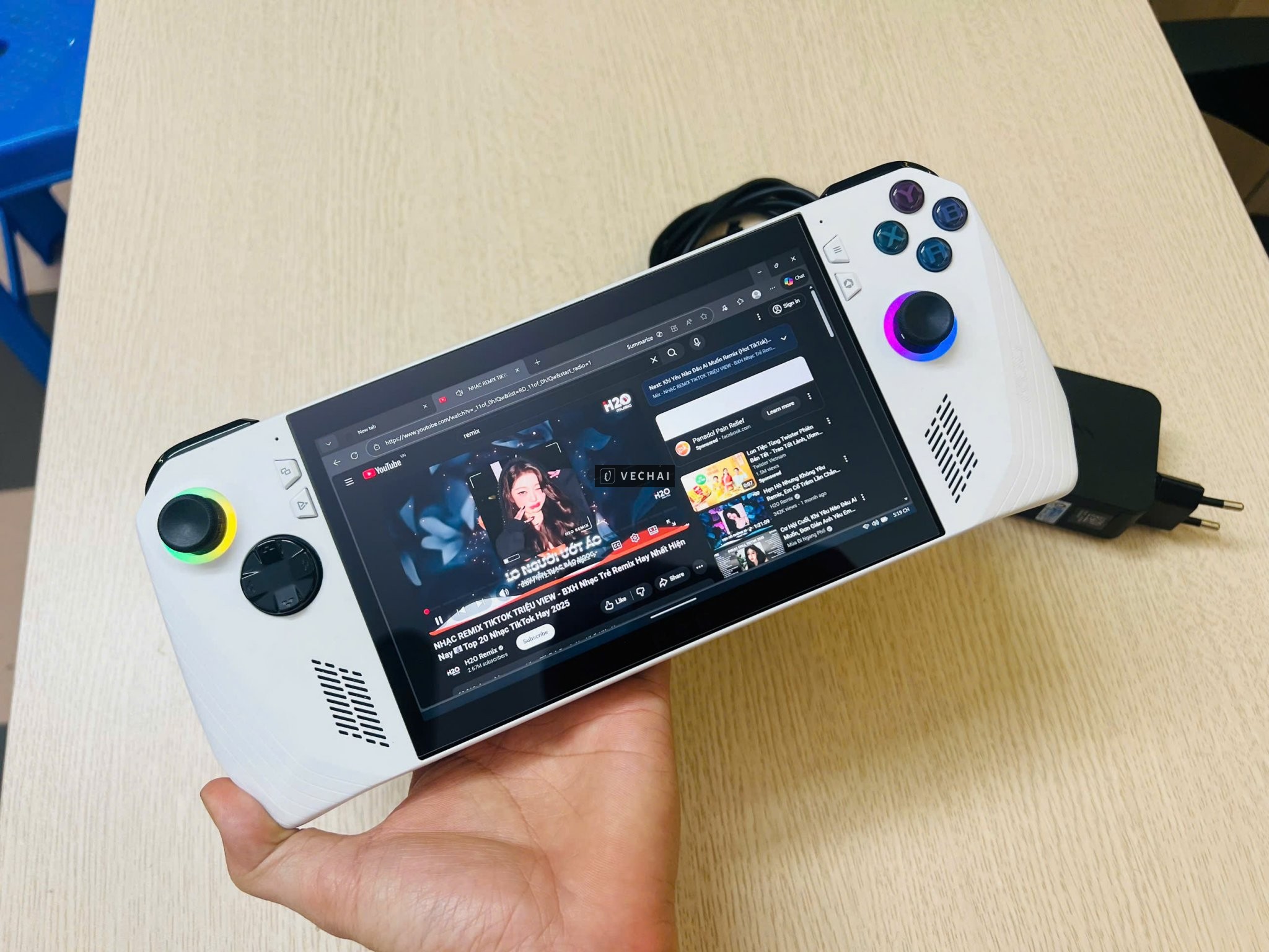 Máy chơi game ASUS ROG Ally Z1 Extreme chính hãng mới hết bh tháng 9 vừa rồi  – ROG Ally (Ryzen Z1 E