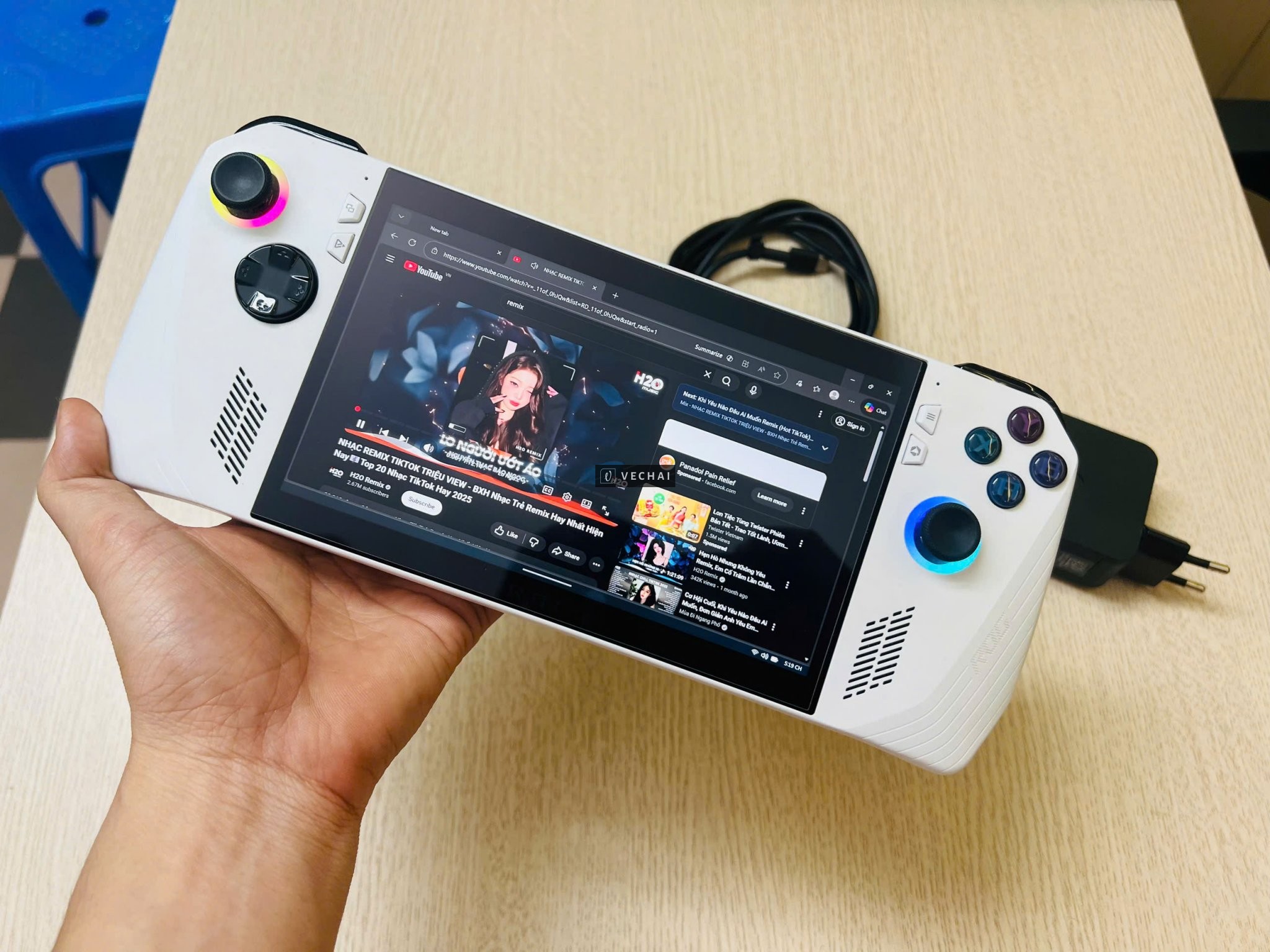 Máy chơi game ASUS ROG Ally Z1 Extreme chính hãng mới hết bh tháng 9 vừa rồi  – ROG Ally (Ryzen Z1 E