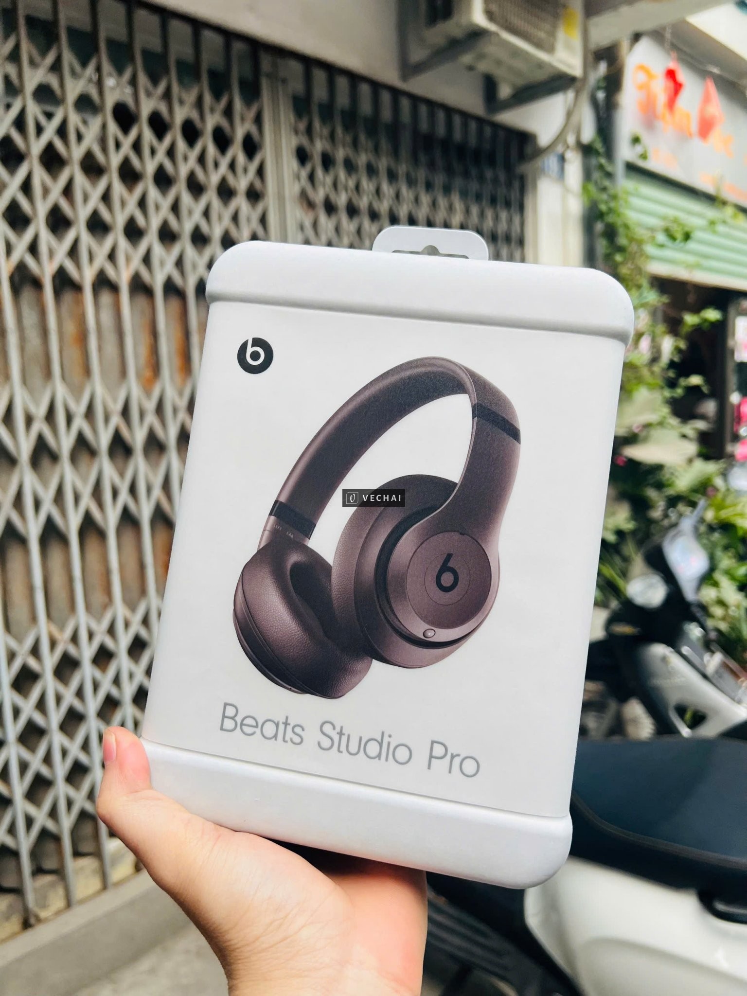Tai nghe Bluetooth chụp tai Beats Studio Pro USB C  – Hàng newseal mới 100% nguyên hộp chưa sử dụng