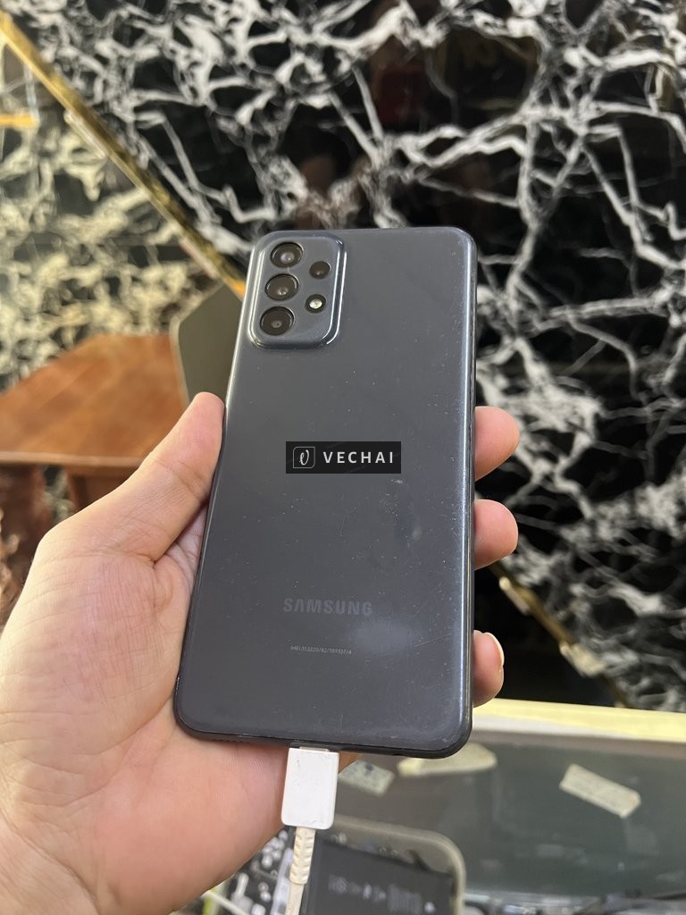 Bán bán cây samsung a23 zin  bị khởi động lại