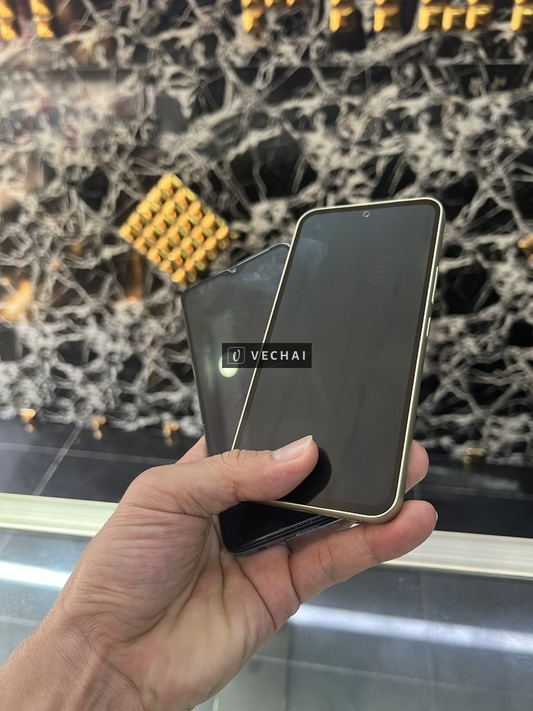 Bán bán cặp 1 cây A54 chết main ,màn zin bao lên đẹp vỏ đẹp 99% , 1 cây A32 hư màn ,main zin full vỏ xấu