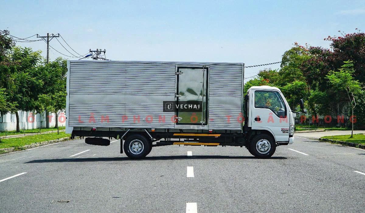 XE TẢI ISUZU VINHPHAT NK650SL5 THÙNG KÍN TẢI TRỌNG 3.35 TẤN DÀI 6.2M