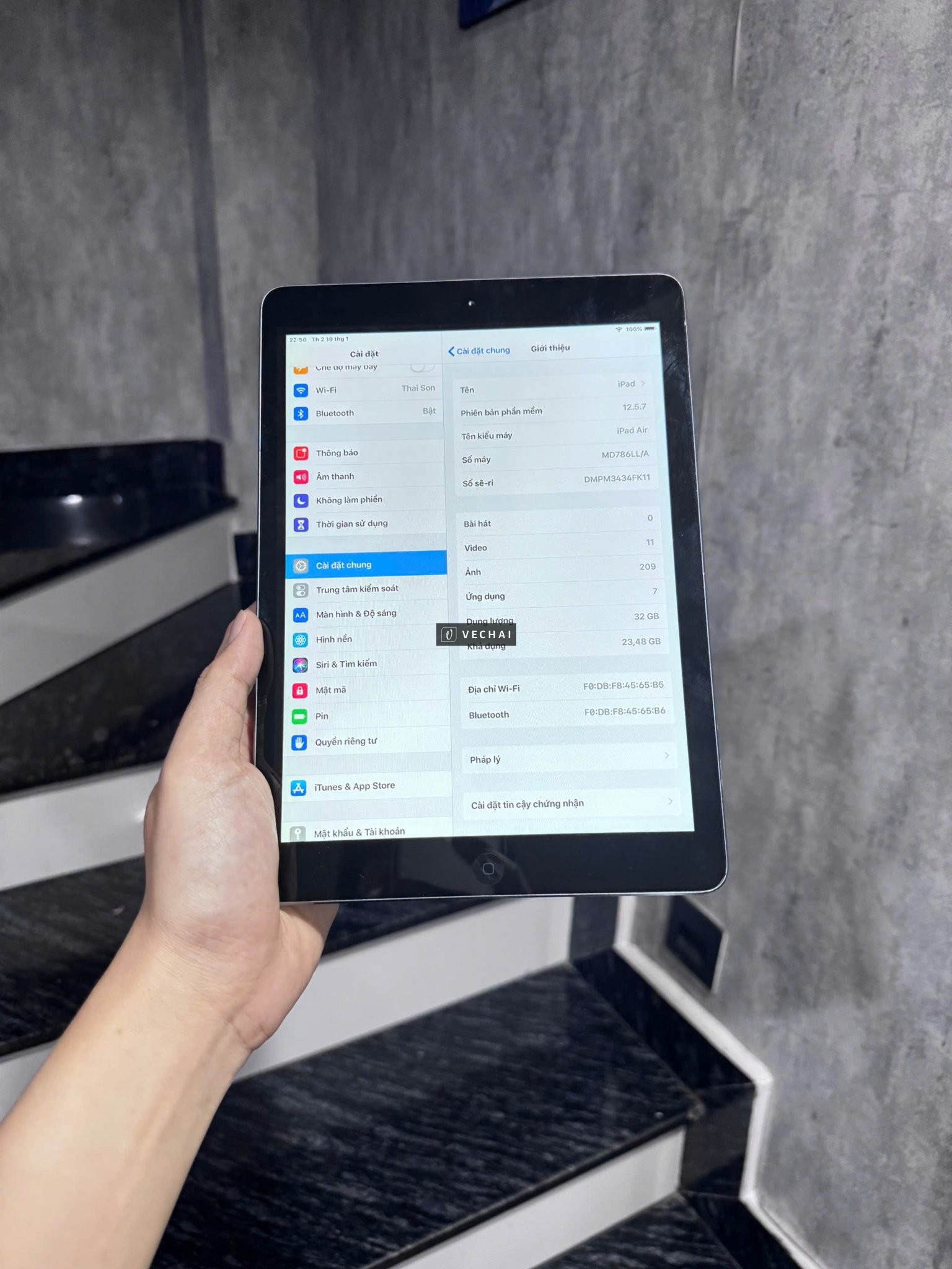 Cần bán iPad Air 1 bản wifi màu gray .