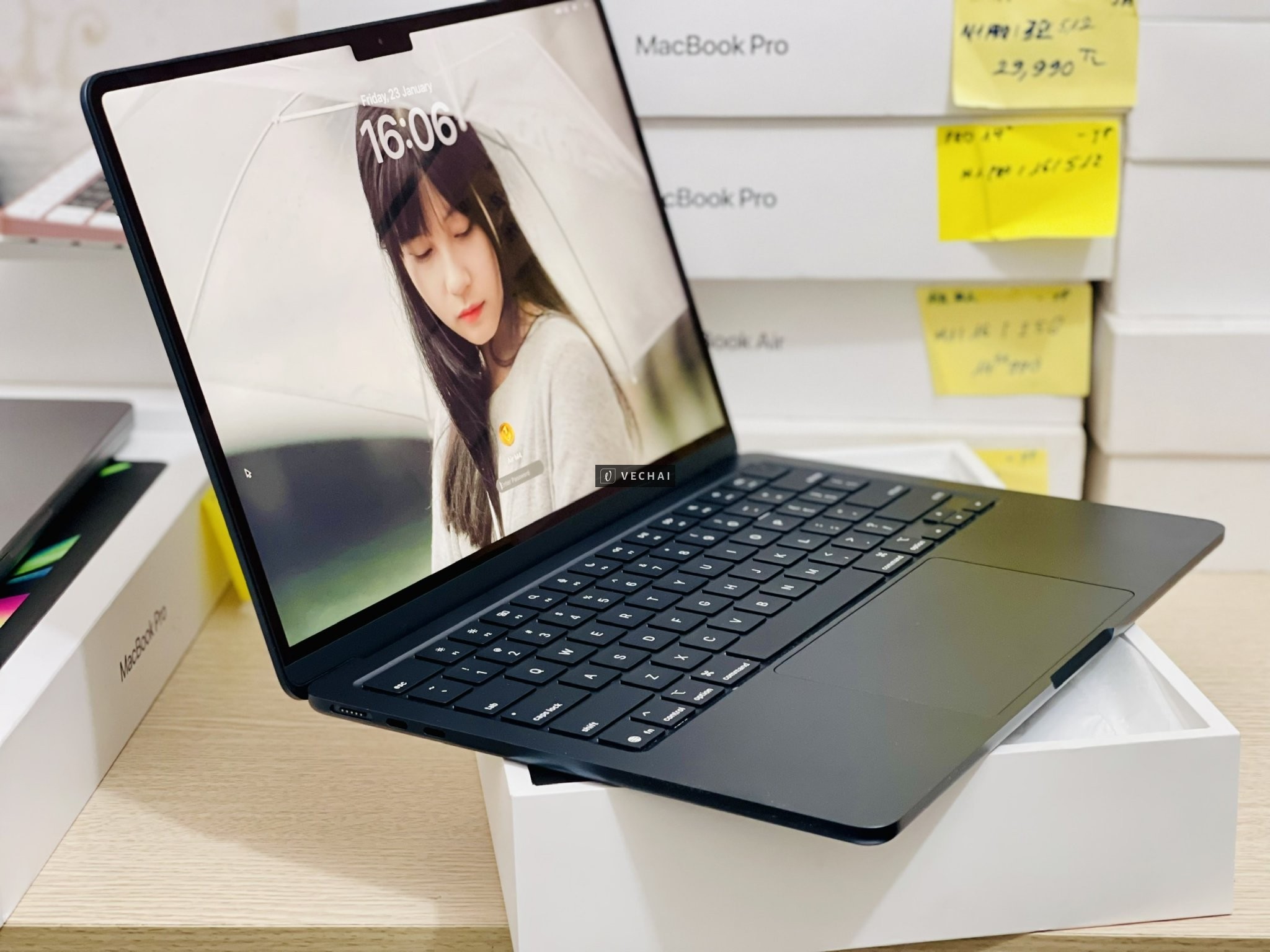 MacBook Air M4/16/512 – Midnight: Tương Lai Sáng Rạng!