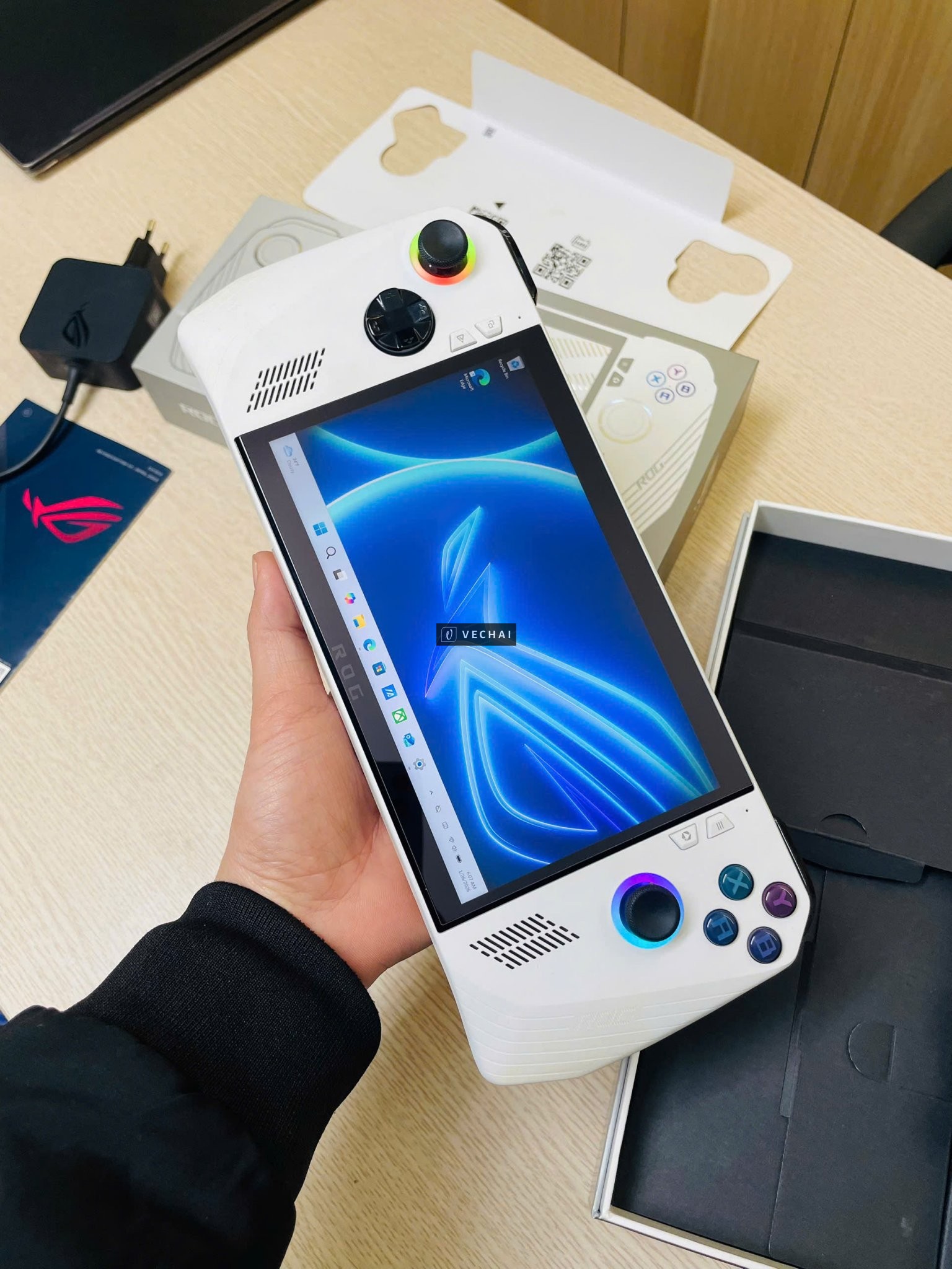 Máy chơi game ASUS ROG Ally Z1 Extreme chính hãng mới hết bh tháng 8 vừa rồi  – ROG Ally (Ryzen Z1 E