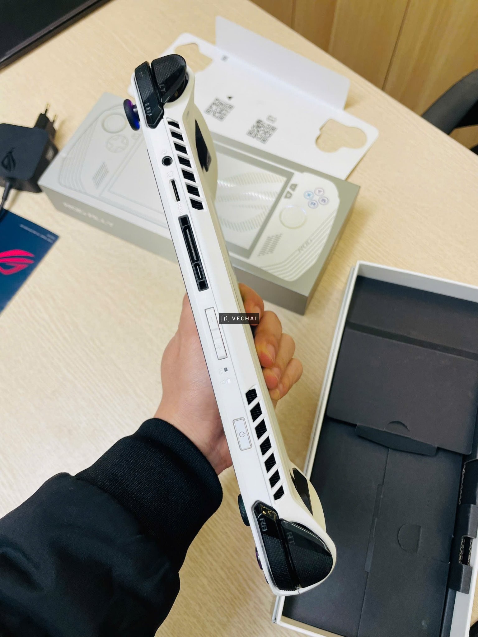 Máy chơi game ASUS ROG Ally Z1 Extreme chính hãng mới hết bh tháng 8 vừa rồi  – ROG Ally (Ryzen Z1 E