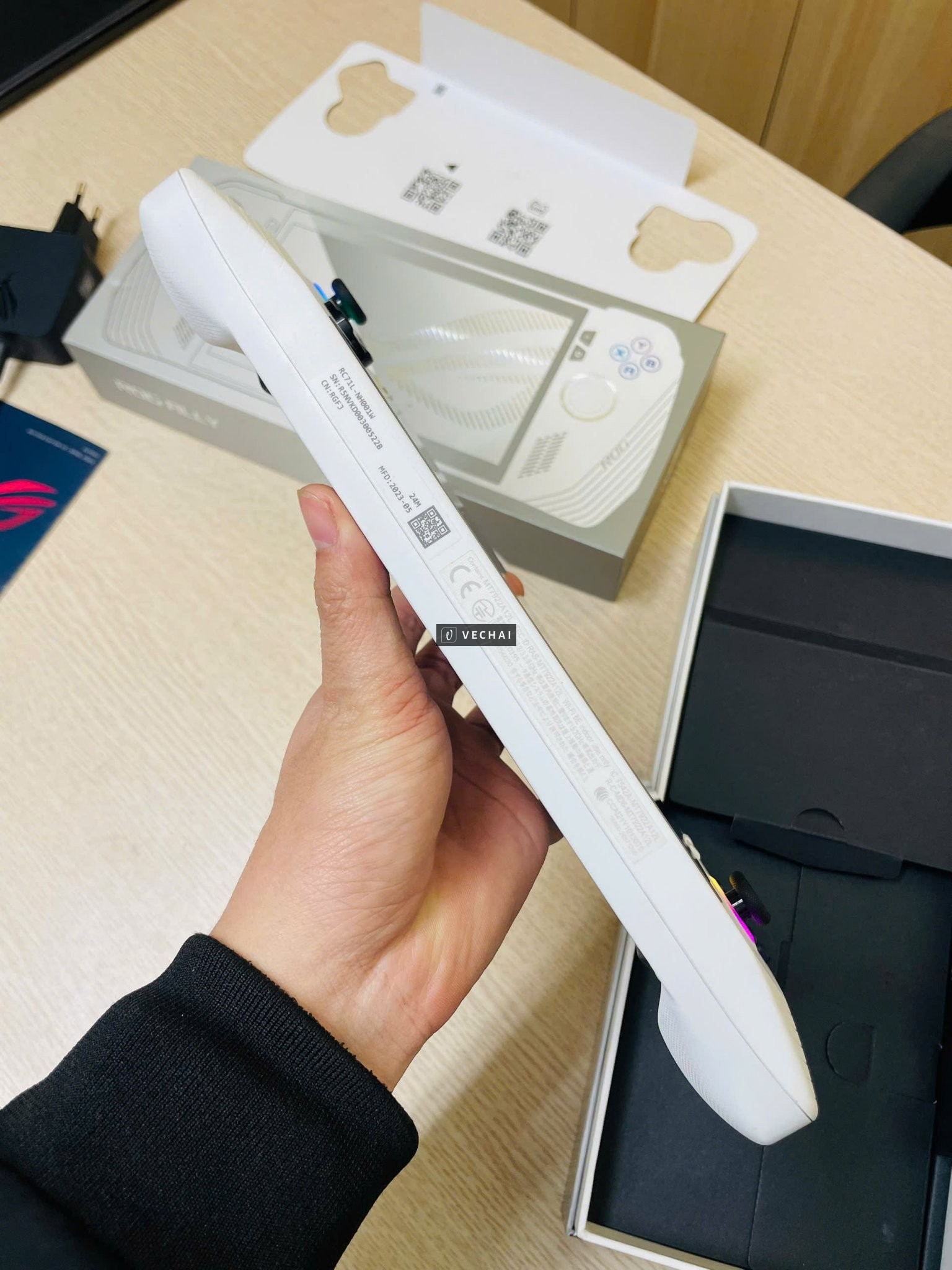 Máy chơi game ASUS ROG Ally Z1 Extreme chính hãng mới hết bh tháng 8 vừa rồi  – ROG Ally (Ryzen Z1 E