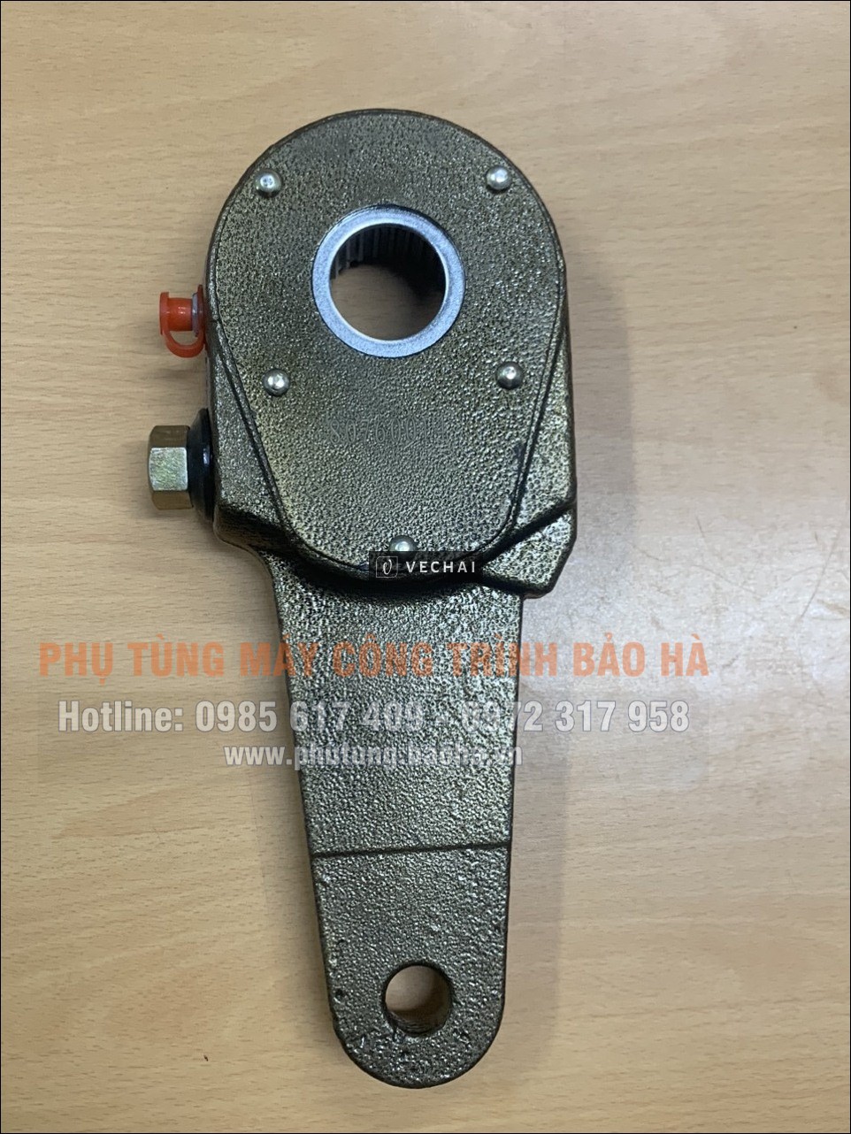 Cóc phanh bàn tay xe cẩu XCMG – Phụ tùng nhỏ, vai trò lớn trong an toàn vận hành