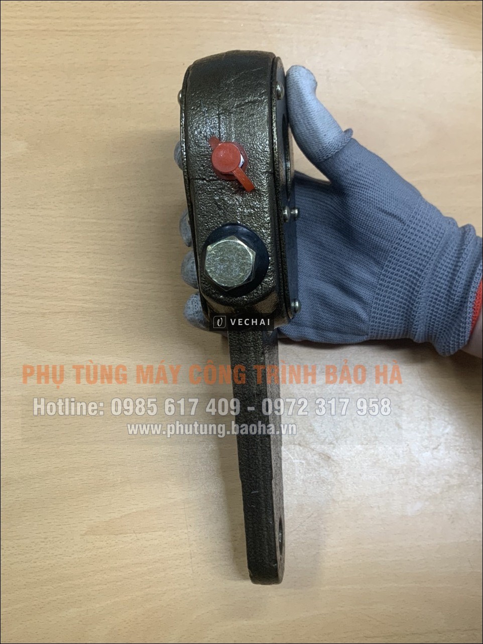 Cóc phanh bàn tay xe cẩu XCMG – Phụ tùng nhỏ, vai trò lớn trong an toàn vận hành