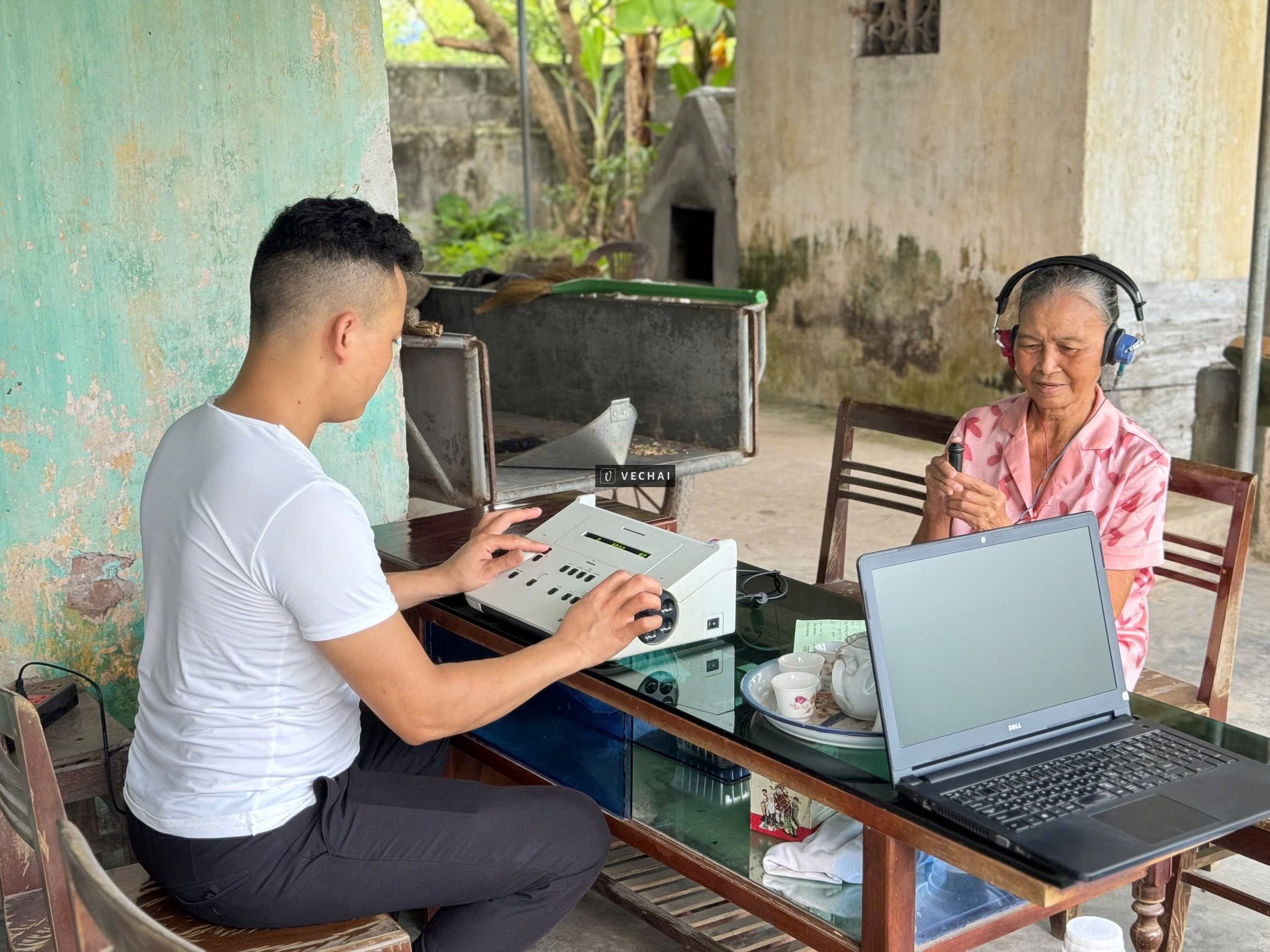 Lắp máy trợ thính chính hãng ngay tại nhà – Đủ tiện lợi, đủ an tâm