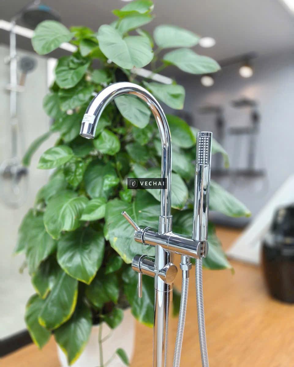 Vòi sen đặt sàn cho bồn tắm