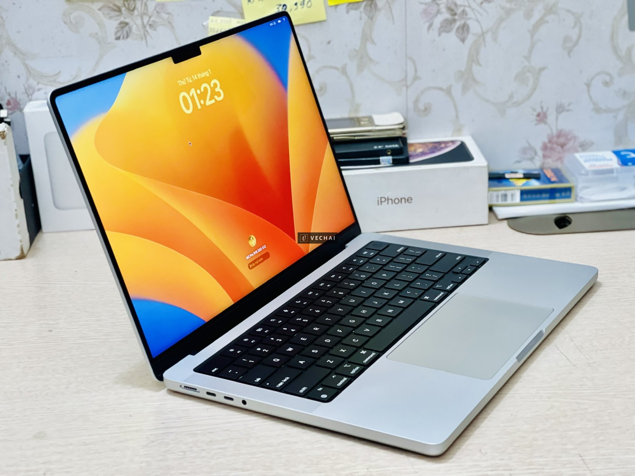 MacBook Pro 14" – M2 Pro/16GB/512GB Chỉ 26tr990k: Thể Hiện Cá Tính!