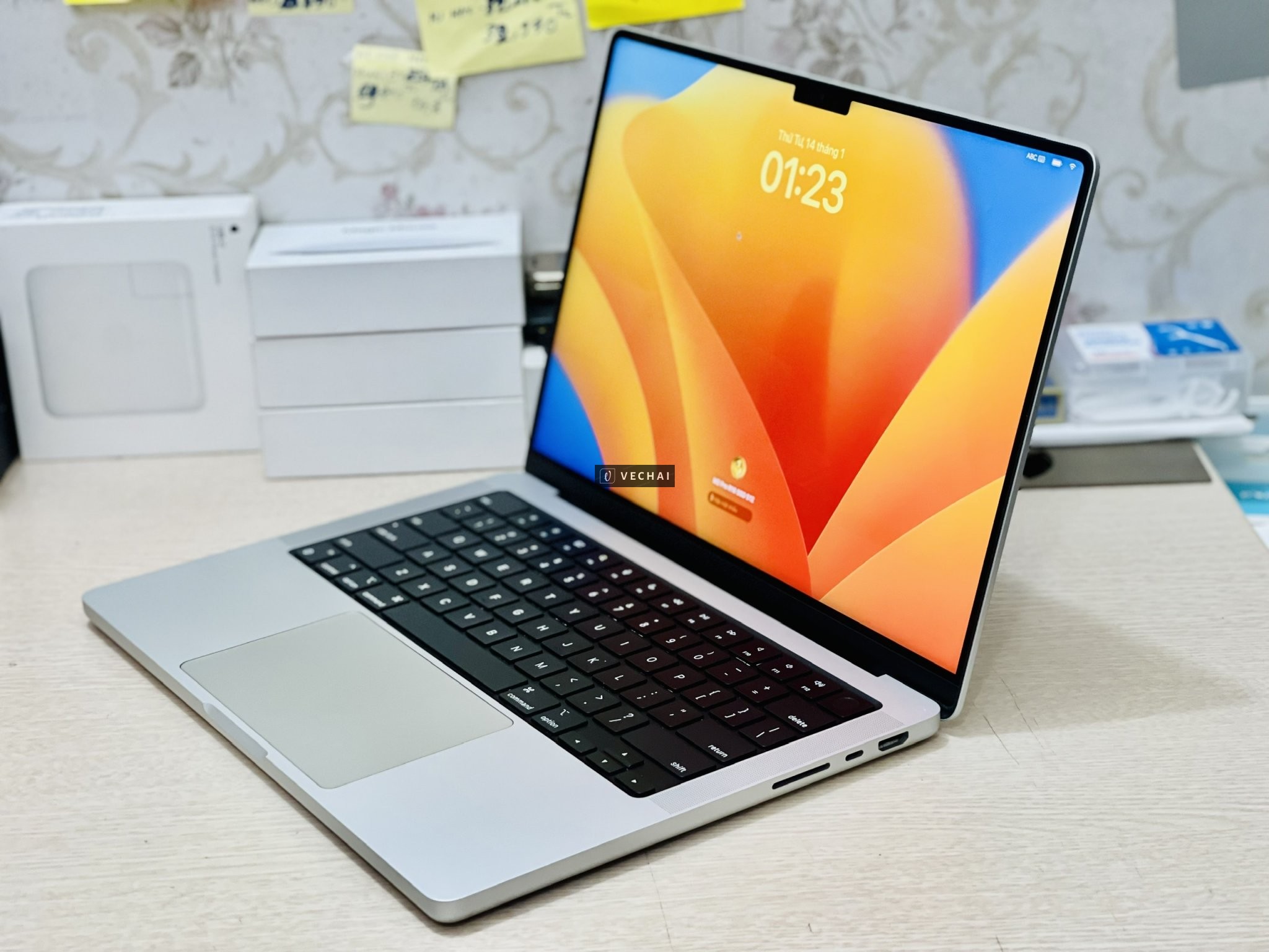 MacBook Pro 14" – M2 Pro/16GB/512GB Chỉ 26tr990k: Thể Hiện Cá Tính!