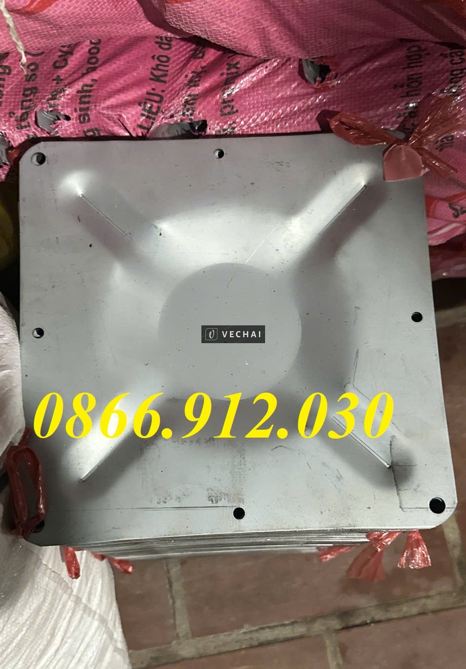 Ứng dụng mặt bích sắt trong gia công bàn cà phê