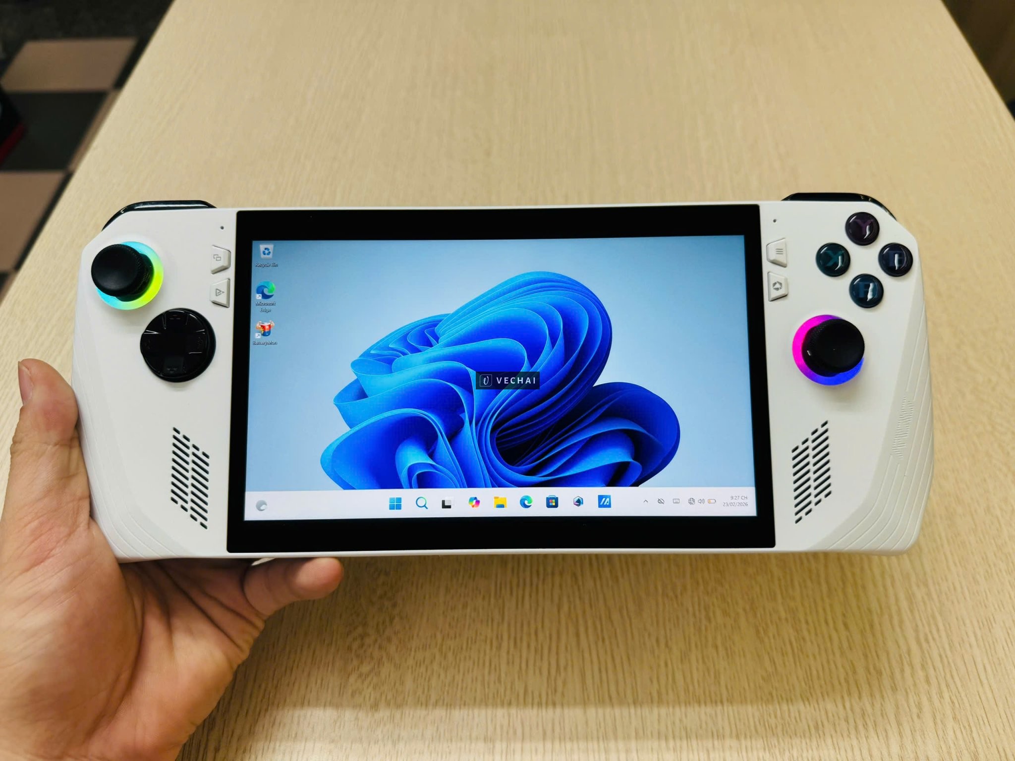 Máy chơi game ASUS ROG Ally Z1 Extreme chính hãng mới hết bh tháng 8 vừa rồi  – ROG Ally (Ryzen Z1 E