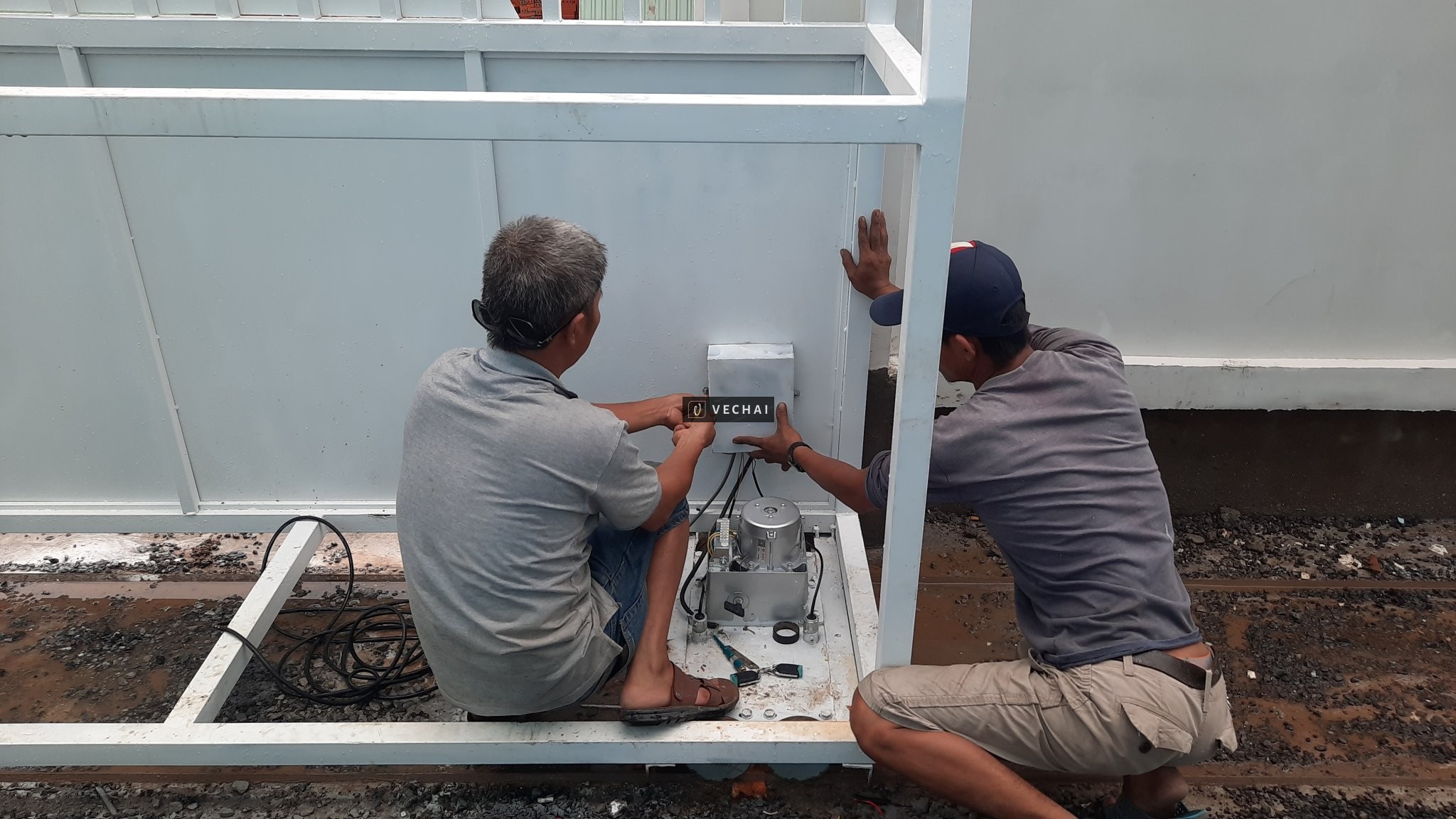 Mô tơ cổng sắt – JG chạy sênh dành cho cổng 2 đường ray