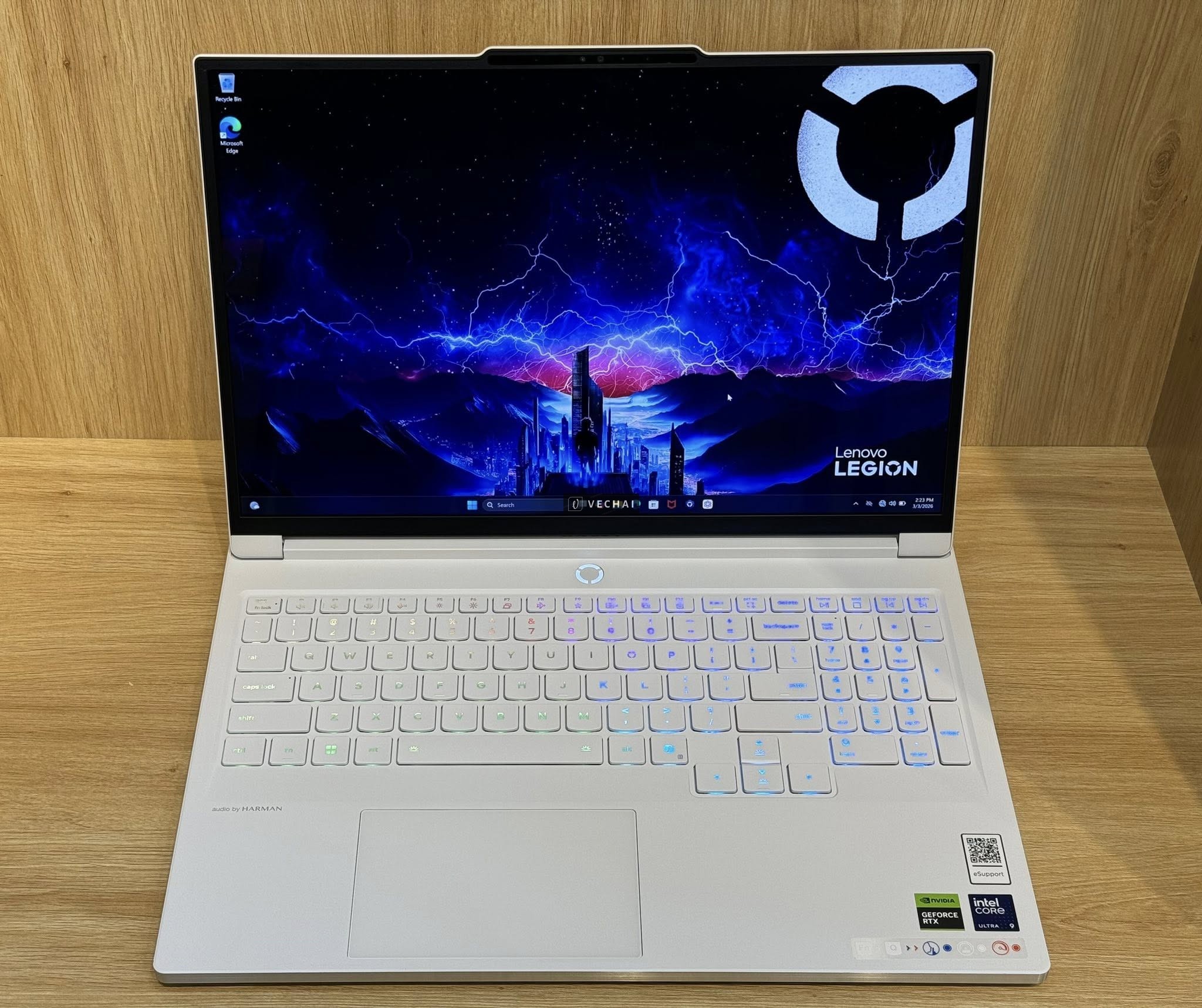 Lenovo Legion 7 2.5K ( 2560 x 1600 ) 165hz Ultra 9 275HX / 32G RAM / SSD 1TB / RTX 5070 8G 99%