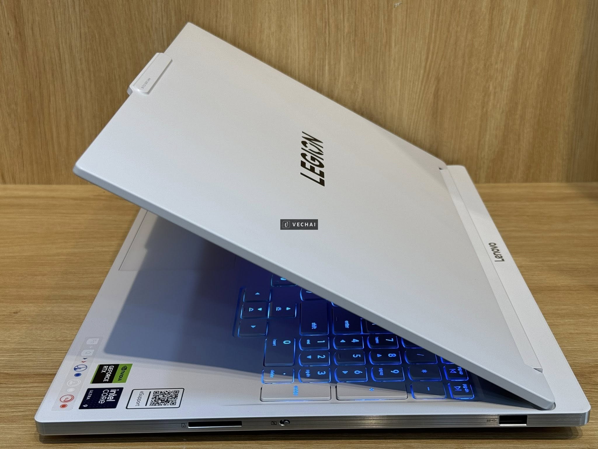 Lenovo Legion 7 2.5K ( 2560 x 1600 ) 165hz Ultra 9 275HX / 32G RAM / SSD 1TB / RTX 5070 8G 99%