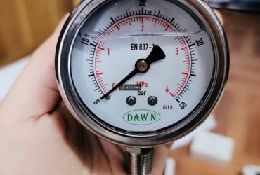 Đổ dầu trong đồng hồ áp suất có tác dụng gì?