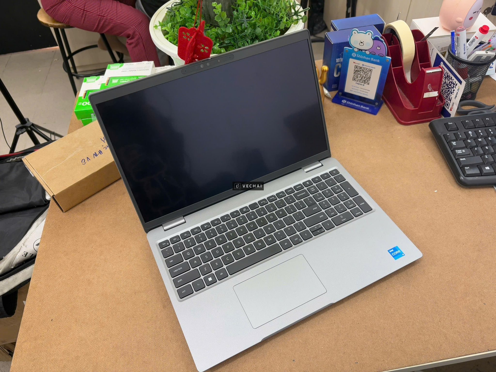 Dell Latitude 5540/ i5 1345U/ 8GB/ 256GB NVMe/ 15.6in FHD Touch – hằn nhẹ/ Cam IR Led/ Pin Excellent