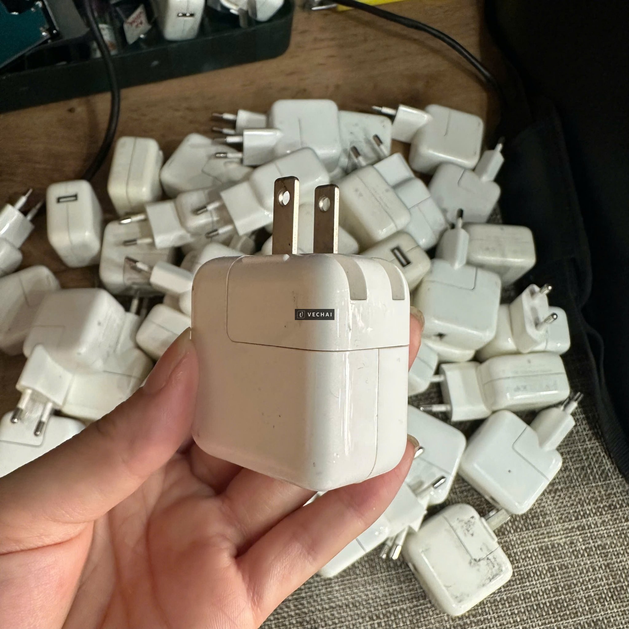 Thanh lý 40 củ sạc zin iPad (model A1357 – 10W) 1.000.000đ/40c