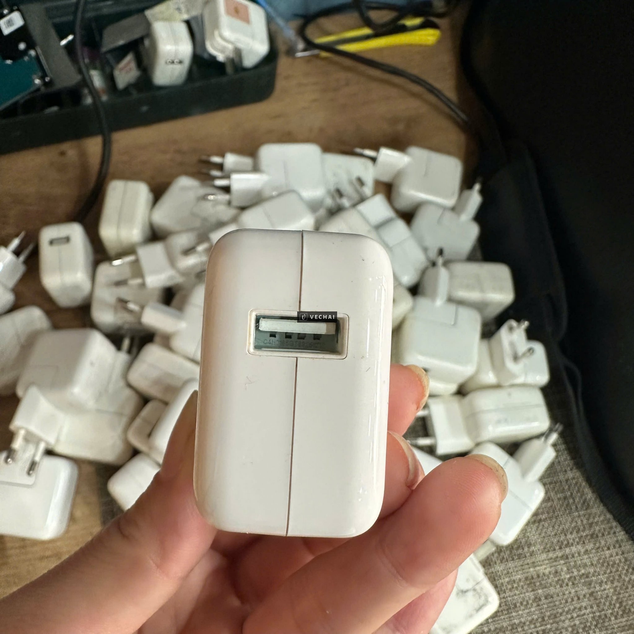 Thanh lý 40 củ sạc zin iPad (model A1357 – 10W) 1.000.000đ/40c