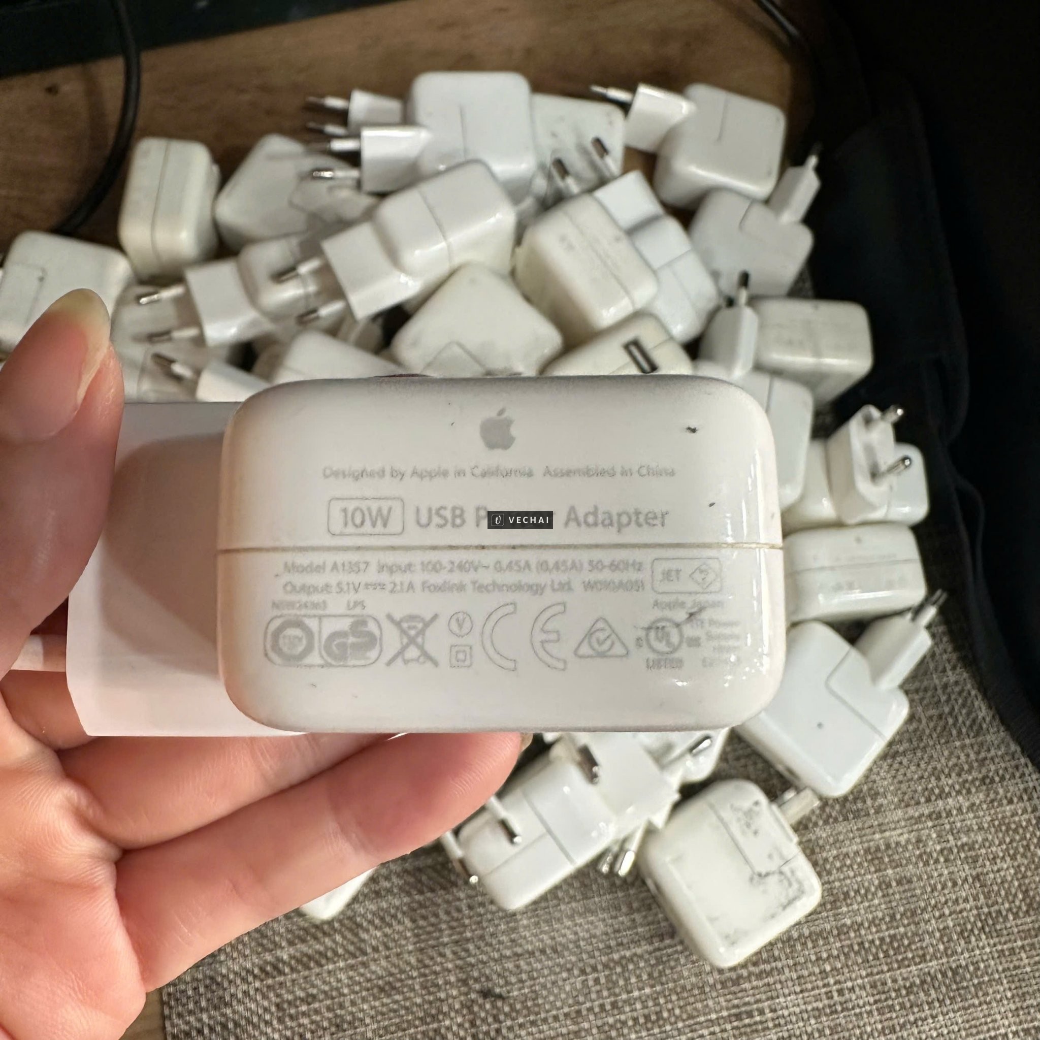 Thanh lý 40 củ sạc zin iPad (model A1357 – 10W) 1.000.000đ/40c